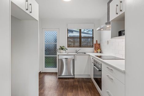 Photo of property in 3/9 Fuchsia Place, Birkdale, Auckland, 0626