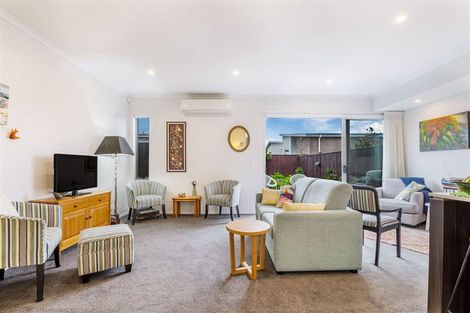 Photo of property in 32 Owen Chapman Drive, Red Beach, 0932