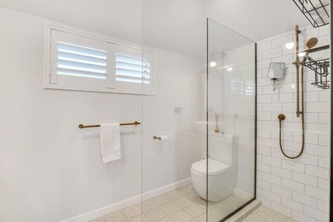 Photo of property in 3 San Ambrosio Rise, Henderson, Auckland, 0612