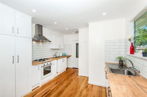 Photo of property in 38 Lyndfield Lane, Newlands, Wellington, 6037