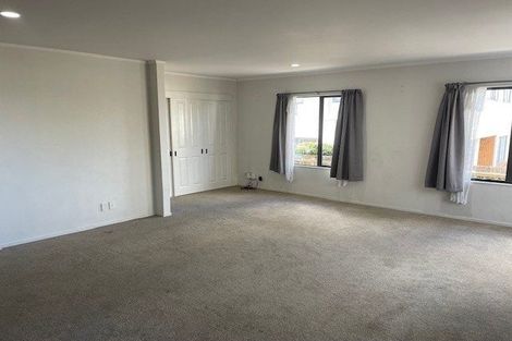 Photo of property in 15 Andover Way, Goodwood Heights, Auckland, 2105
