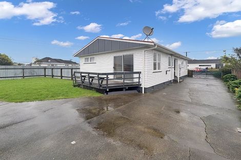 Photo of property in 15 Bledisloe Street, Levin, 5510