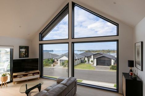 Photo of property in 50 Bert Wall Drive, Omokoroa, 3114