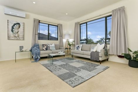 Photo of property in 1 Black Teal Close, Unsworth Heights, Auckland, 0632
