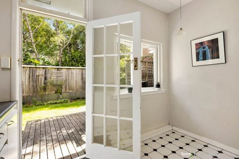 Photo of property in Hobson Flats, 1u2 Hobson Street, Pipitea, Wellington, 6011