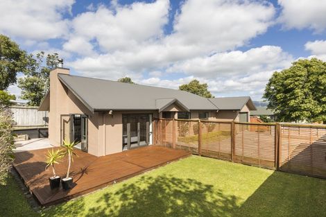 Photo of property in 128 Hillcrest Drive, Kelvin Grove, Palmerston North, 4414