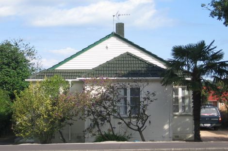 Photo of property in 3190 Great North Road, New Lynn, Auckland, 0600