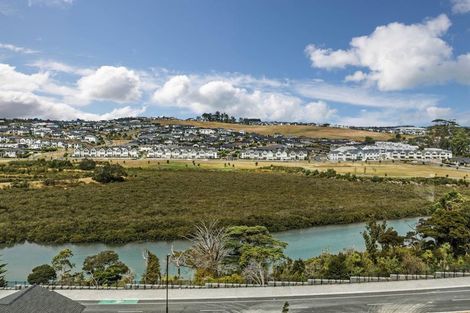 Photo of property in 28 Cassidy Drive, Orewa, 0931