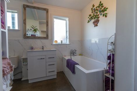 Photo of property in 21 Hayward Road, Ngatea, 3503