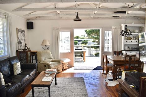 Photo of property in 60 Sarah Street, Waikawa Beach, Manakau, 5573