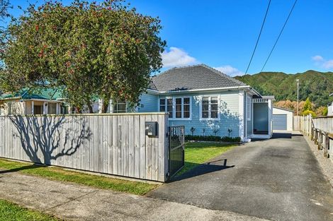 Photo of property in 33 Gibson Crescent, Naenae, Lower Hutt, 5011