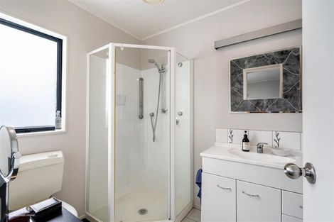 Photo of property in 51 Queen Mary Avenue, New Lynn, Auckland, 0600