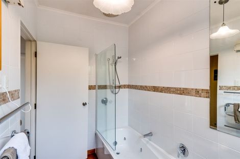 Photo of property in 2/100 Avondale Road, Taradale, Napier, 4112