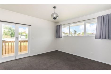 Photo of property in 6 Sheehan Road, Te Atatu South, Auckland, 0610