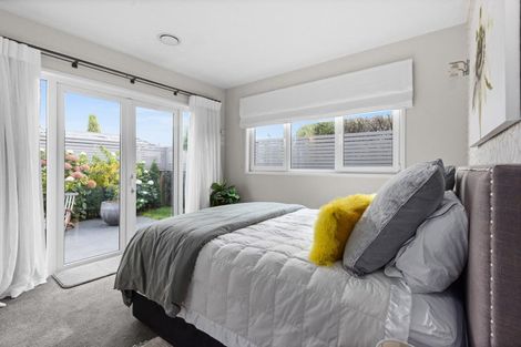 Photo of property in 18a Cambridge Terrace, Taradale, Napier, 4112