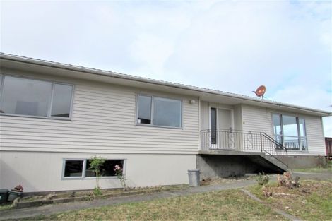 Photo of property in 30 Somes Crescent, Newlands, Wellington, 6037