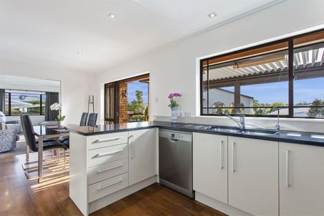 Photo of property in 121 Forrest Hill Road, Forrest Hill, Auckland, 0620