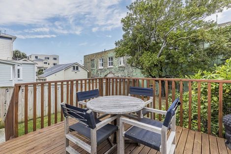 Photo of property in 17 Myrtle Crescent, Mount Cook, Wellington, 6021