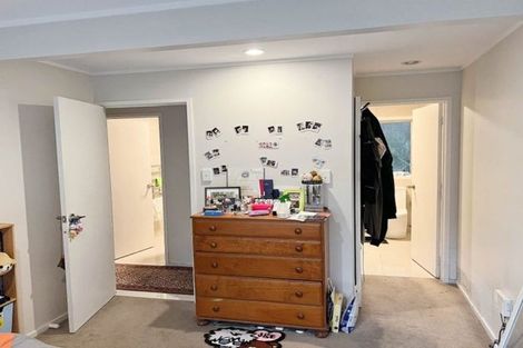 Photo of property in 4 Santiago Crescent, Unsworth Heights, Auckland, 0632