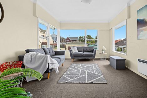 Photo of property in 22a Shakespeare Road, Milford, Auckland, 0620
