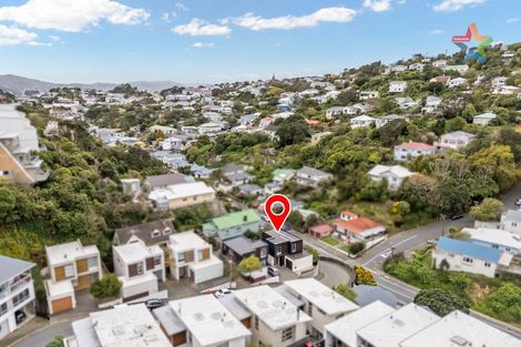 Photo of property in 2 Tiketike Way, Brooklyn, Wellington, 6021
