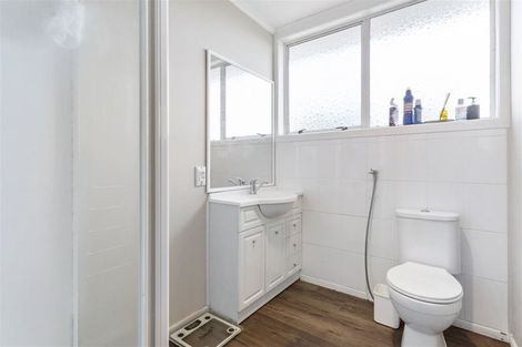 Photo of property in 22 Edgeworth Road, Glenfield, Auckland, 0629