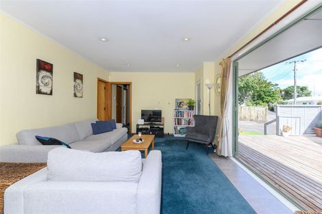 Photo of property in 85 Gloria Avenue, Te Atatu Peninsula, Auckland, 0610