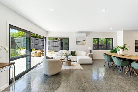 Photo of property in 15 Schnapper Rock Road, Greenhithe, Auckland, 0632