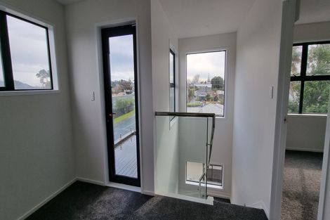 Photo of property in 2b Glenvil Lane, Te Atatu Peninsula, Auckland, 0610