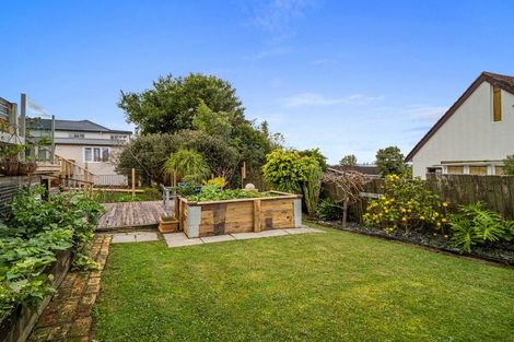 Photo of property in 1/230 East Coast Road, Forrest Hill, Auckland, 0620