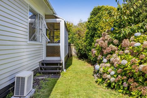 Photo of property in 4 Karaka Street, Merrilands, New Plymouth, 4312
