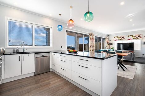 Photo of property in 3 Okataina Way, Aotea, Porirua, 5024