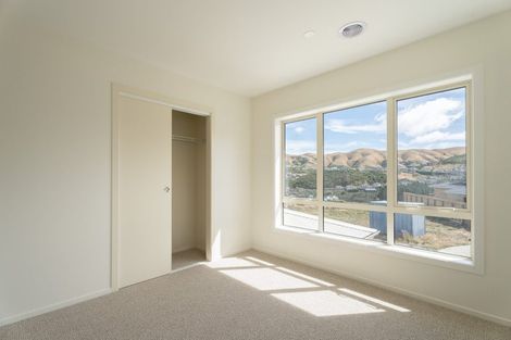 Photo of property in 7 Pine Hill Rise, Glenside, Wellington, 6037