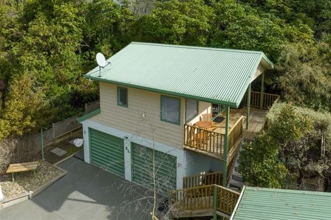 Photo of property in 21 Amelia Crescent, Waikawa, Picton, 7220
