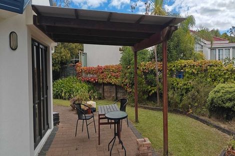 Photo of property in 5 Queen Natalie Place, Massey, Auckland, 0614