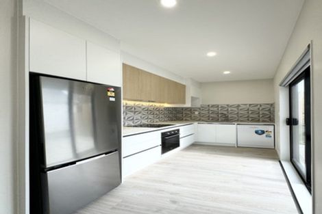 Photo of property in 16 Morus Road, Massey, Auckland, 0614