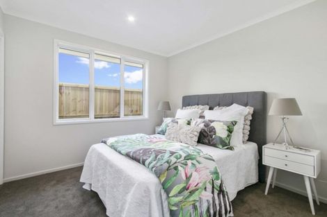 Photo of property in 8 Waituarua Drive, Takanini, 2112
