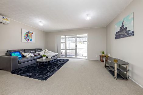 Photo of property in 3/63 Kenderdine Road, Papatoetoe, Auckland, 2025