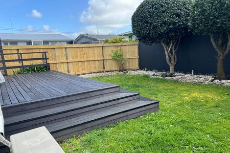 Photo of property in 1 Taikata Road, Te Atatu Peninsula, Auckland, 0610