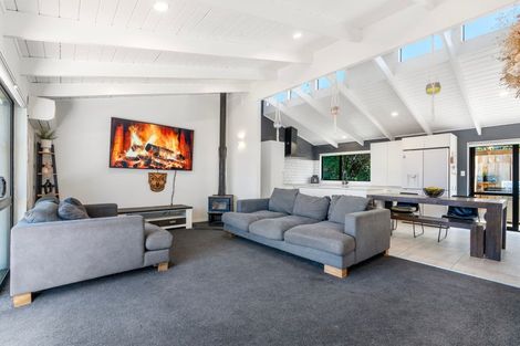 Photo of property in 113 Vipond Road, Stanmore Bay, Whangaparaoa, 0932