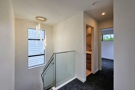 Photo of property in 7a Lewisham Street, Highland Park, Auckland, 2010