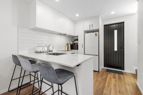 Photo of property in 29 Tokai Place, Glen Eden, 0602