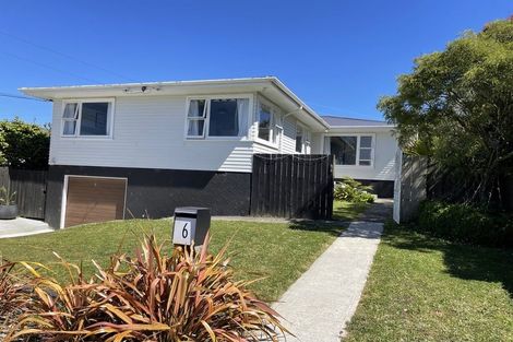 Photo of property in 6 Alder Place, Newlands, Wellington, 6037
