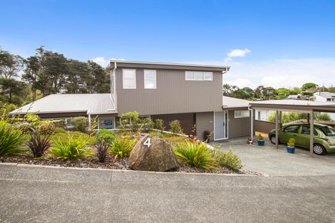 Photo of property in 4 Mccahon Place, Titirangi, Auckland, 0604
