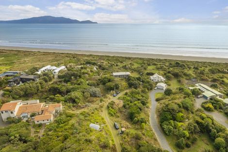Photo of property in 64 Paetawa Road, Peka Peka, Waikanae, 5391