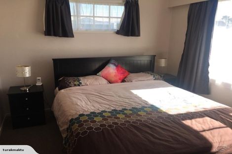 Photo of property in 5 Quigley Street, Newlands, Wellington, 6037