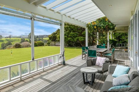 Photo of property in 38 Kaipara View Road, Helensville, 0875