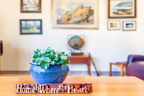 Photo of property in 1 Manu Grove, Waikanae, 5036