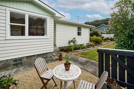 Photo of property in 16 Clematis Grove, Maungaraki, Lower Hutt, 5010