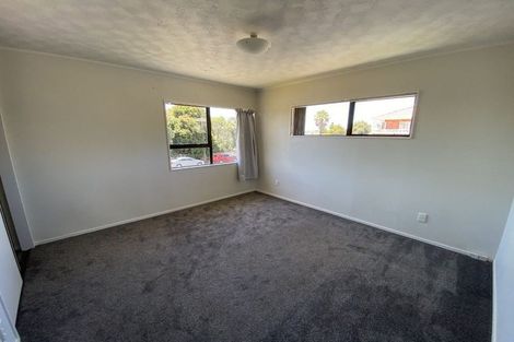 Photo of property in 40 Barbados Drive, Unsworth Heights, Auckland, 0632